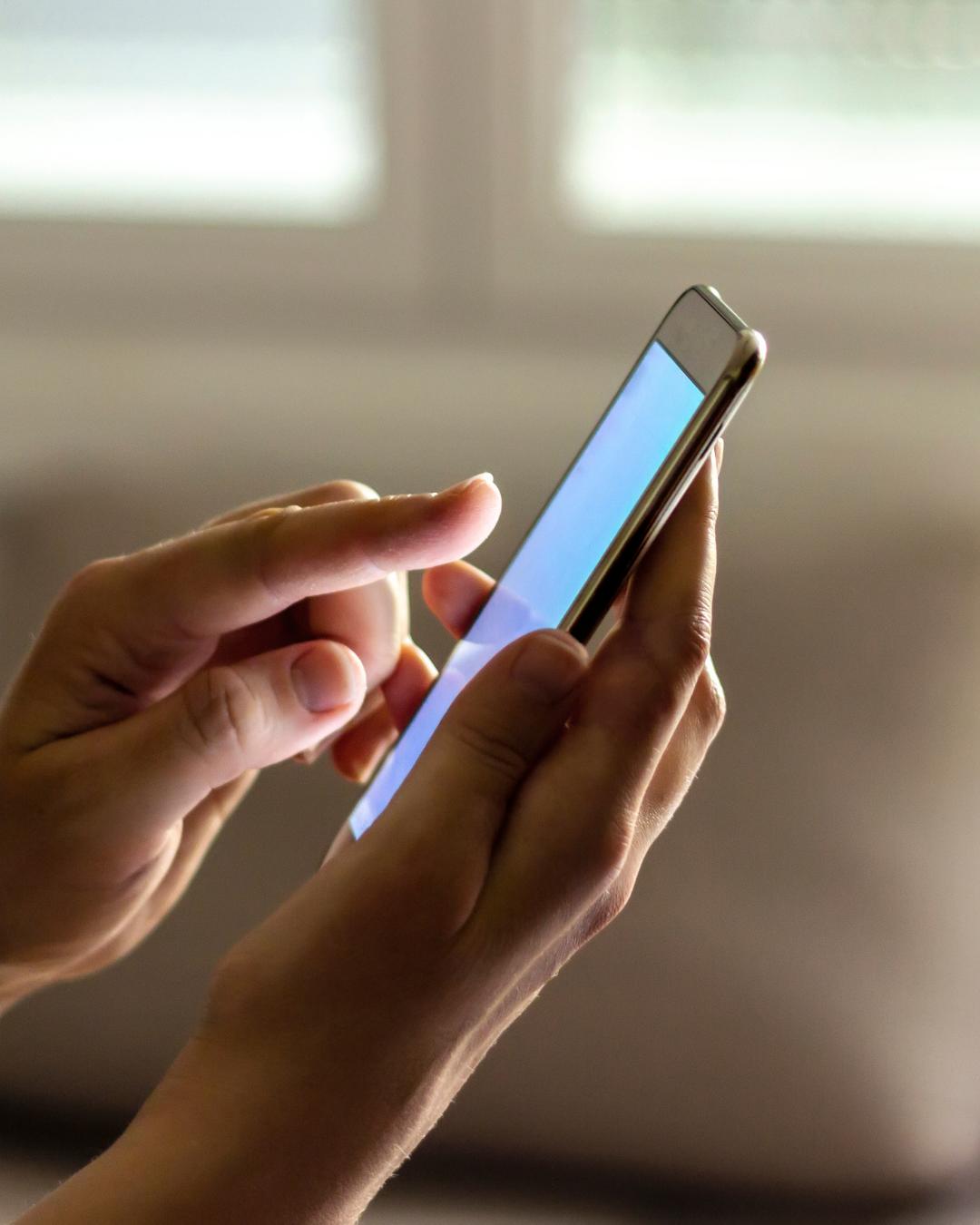 Governo alerta paranaenses sobre cadastro no Celular Seguro e consulta de IMEI
