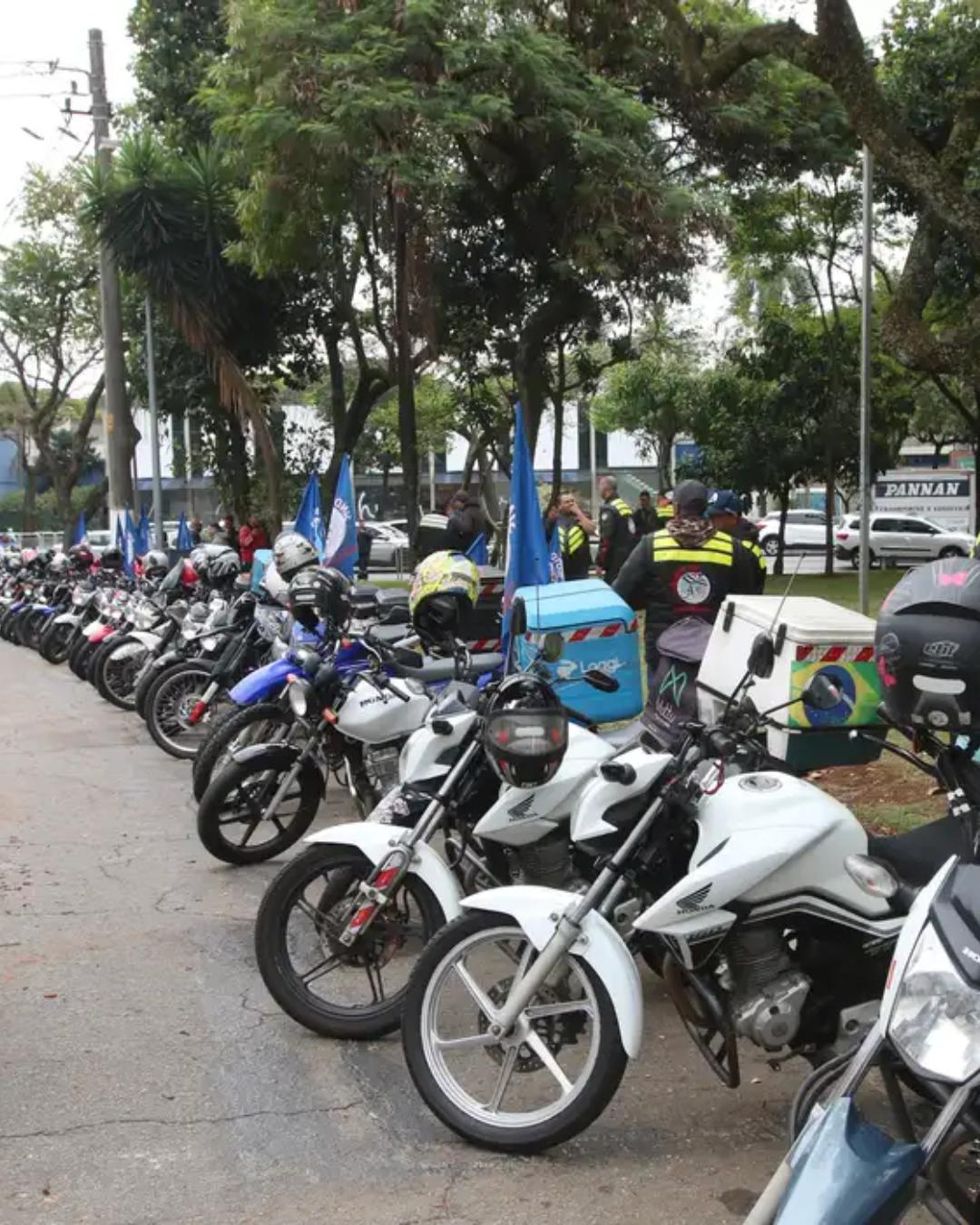 Governo anuncia linha de crédito para motociclistas de apps e amplia programas veiculares
