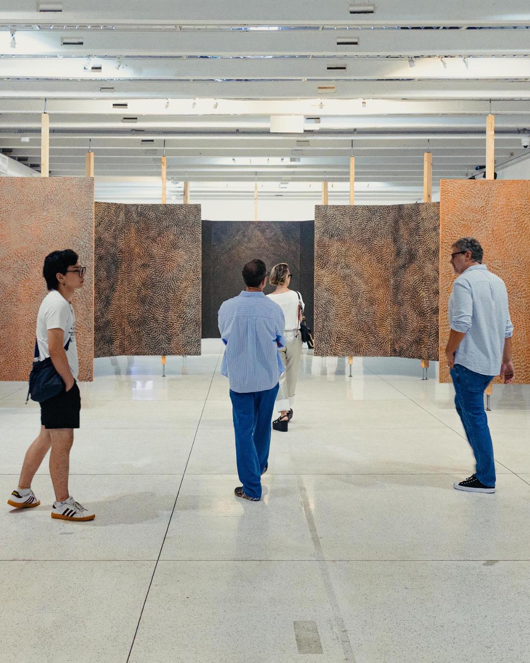 Museu Oscar Niemeyer funcionará normalmente no feriado de Corpus Christi e destaca última semana de exposição da Bienal de São Paulo