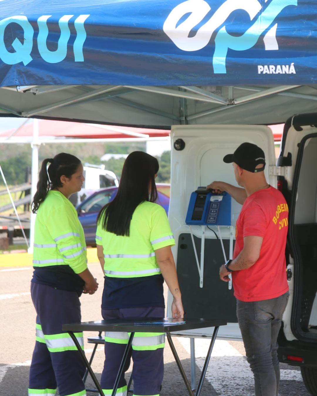 Postos móveis facilitam pagamento de pedágio em rodovias do Paraná