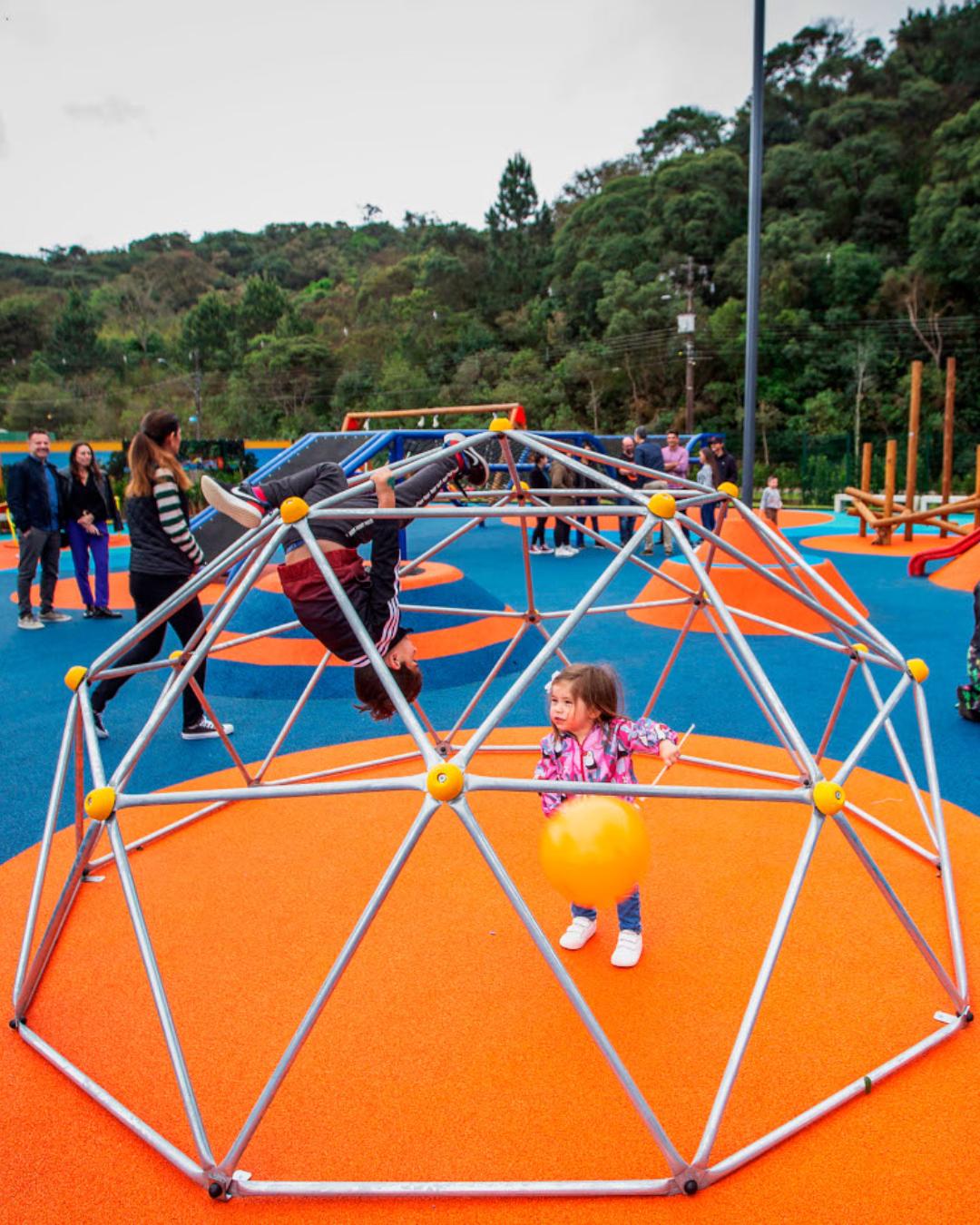 Projeto prevê câmeras em parques infantis de Curitiba para ampliar segurança infantil