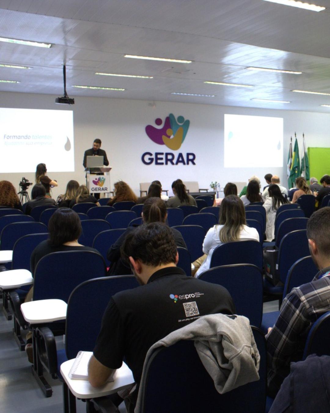 Seminário Bi-Estadual de Aprendizagem discute caminhos para fortalecer a formação profissional e a inovação nas empresas