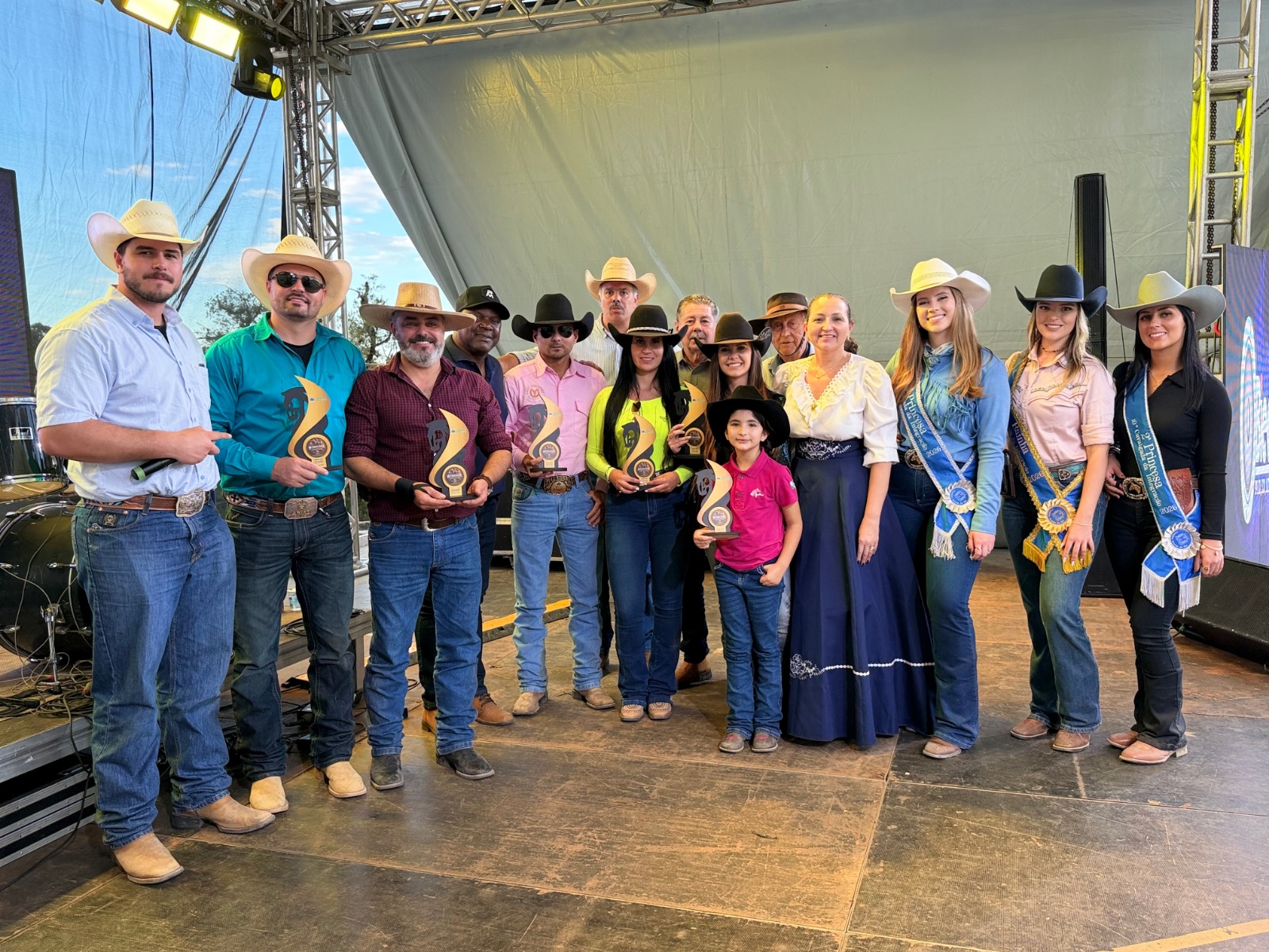 Participantes foram premiados em categorias que valorizaram a tradição campeira, o cuidado com os animais, os trajes típicos e a participação das crianças