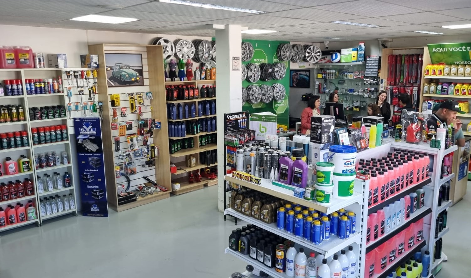 Com variedade de produtos, a GL Autopeças oferece peças para veículos nacionais e importados, além de baterias, acessórios e itens para manutenção automotiva