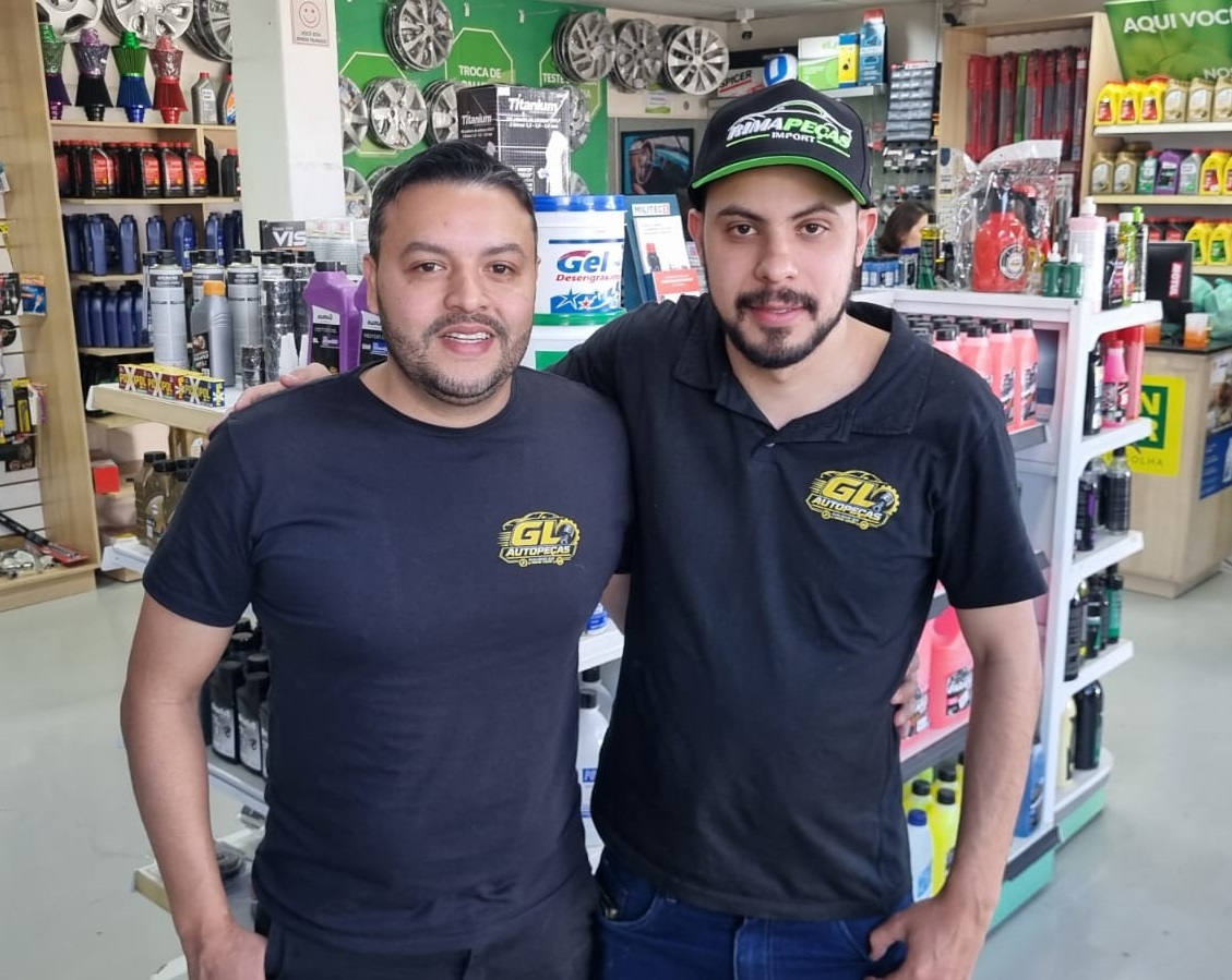 Os sócios Giovani Ferreira e Leonardo Rodrigues de Lima transformaram anos de amizade e experiência no setor de autopeças em um novo empreendimento