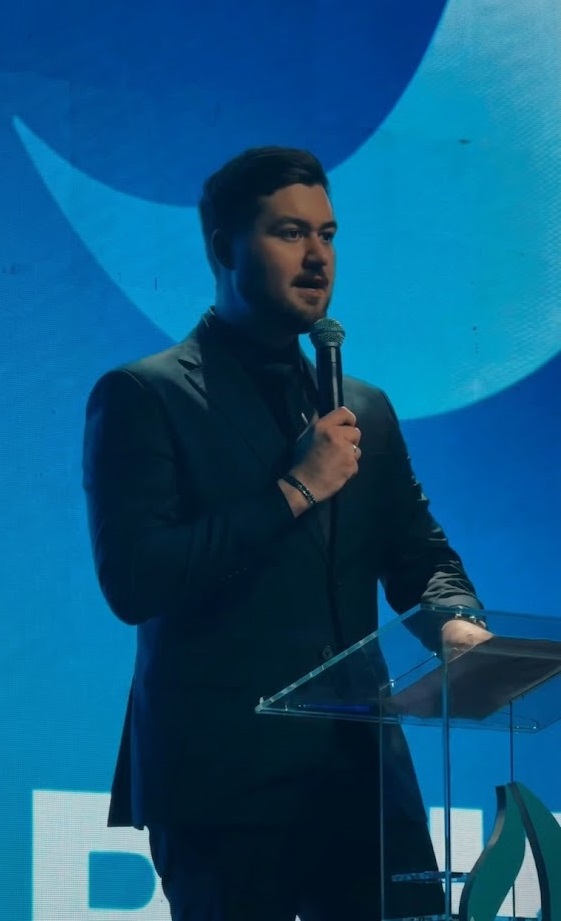 Guilherme Mendes relembrou legado construído pela família e destacou a união de colaboradores e parceiros que ajudaram a impulsionar a trajetória do Grupo RFK