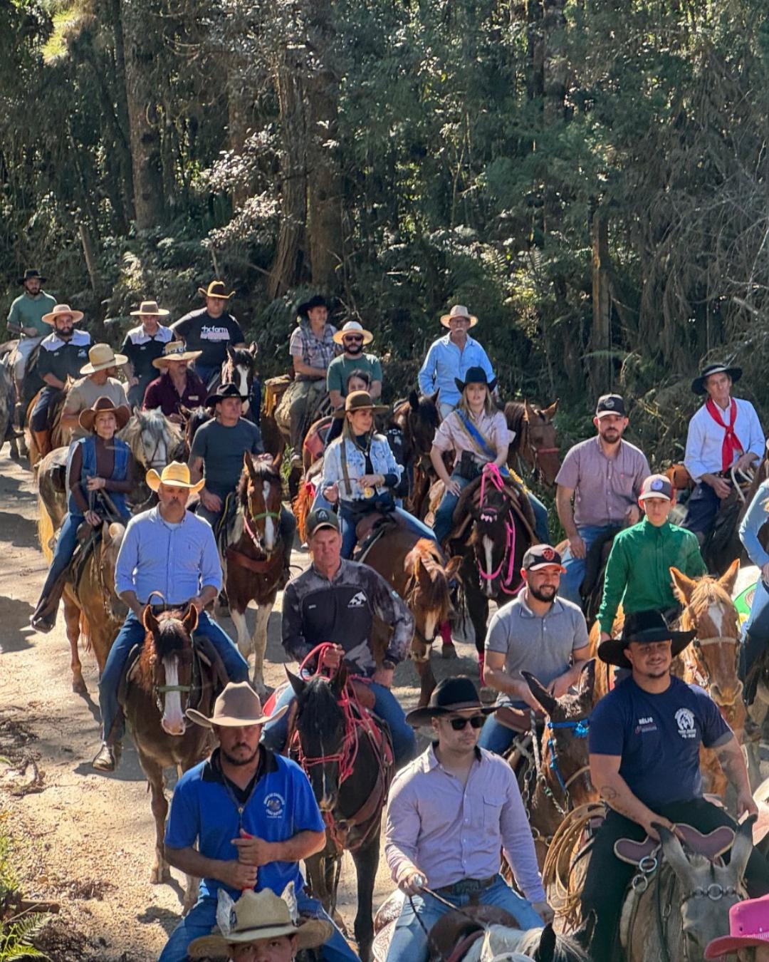 Cavaleiros, famílias e comitivas fazem da 10ª Cavalgada da Integração um grande encontro regional