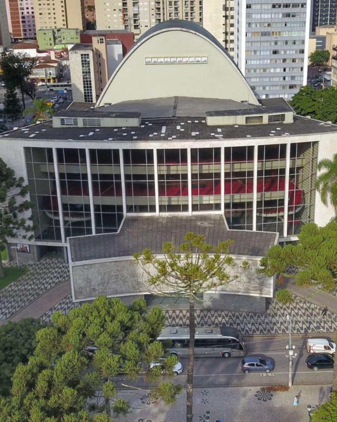 Curitiba vai bloquear rua entre a UFPR e o Teatro Guaíra para criar área de convivência