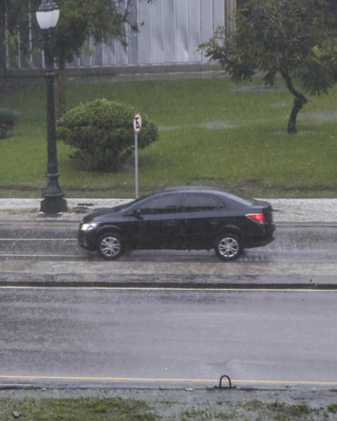 Frente fria avança e pode derrubar temperaturas para 2°C no Paraná