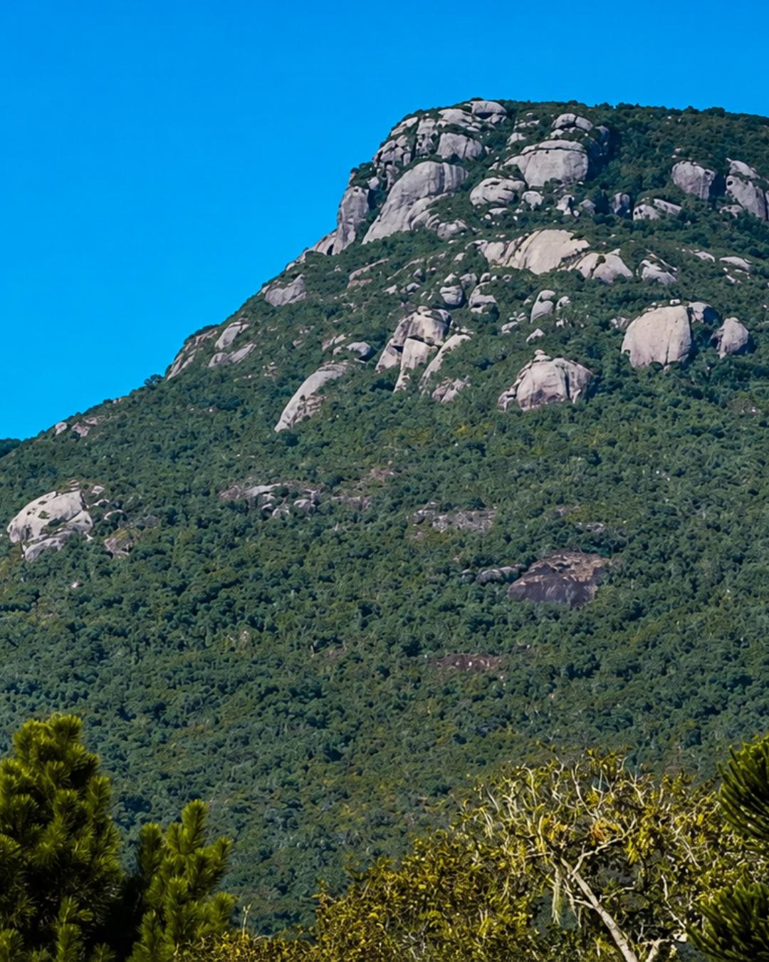 Jovem de 26 anos é resgatado após se perder no Morro do Canal em Piraquara