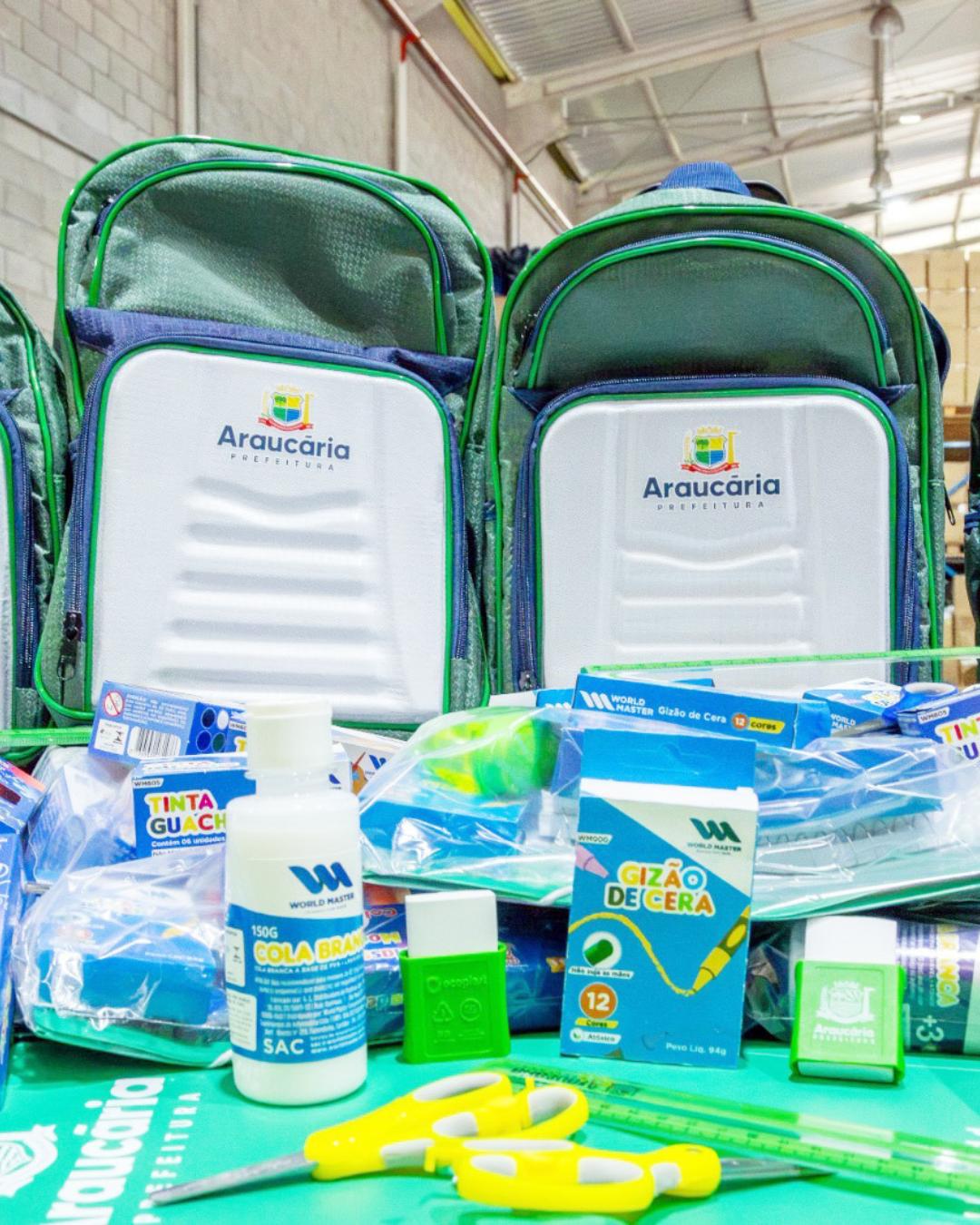 Mais de 18 mil alunos de Araucária receberão kits de material escolar