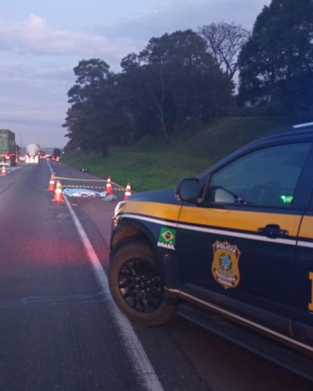 Motociclista morre após ser atingido por caminhão na BR-116, em São José dos Pinhais