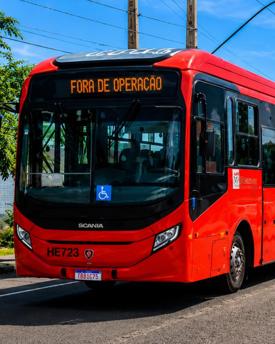 Ônibus superarticulados com capacidade para 194 passageiros iniciam testes em Colombo
