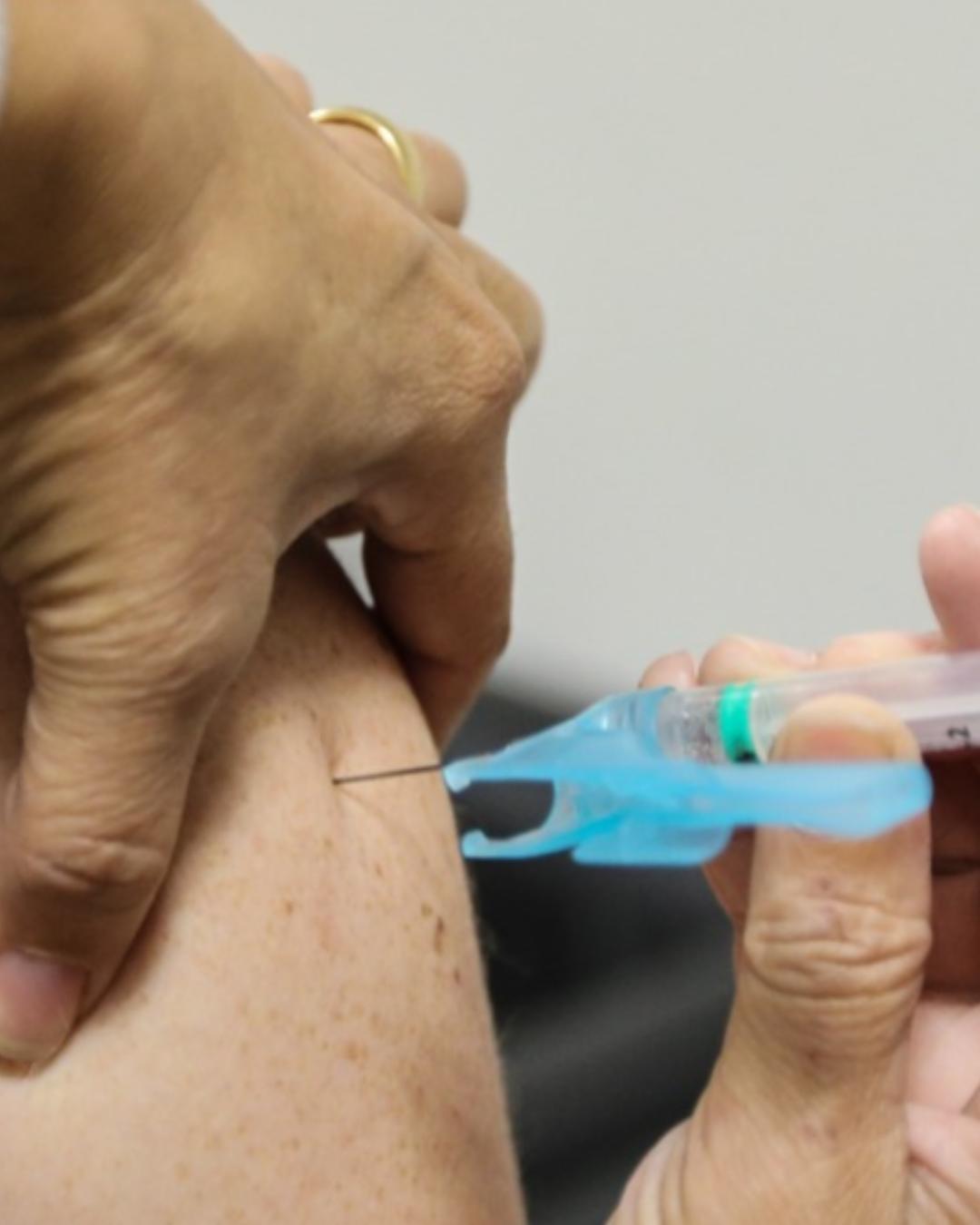 Paraná supera 2,6 milhões de doses aplicadas na campanha de vacinação contra a gripe