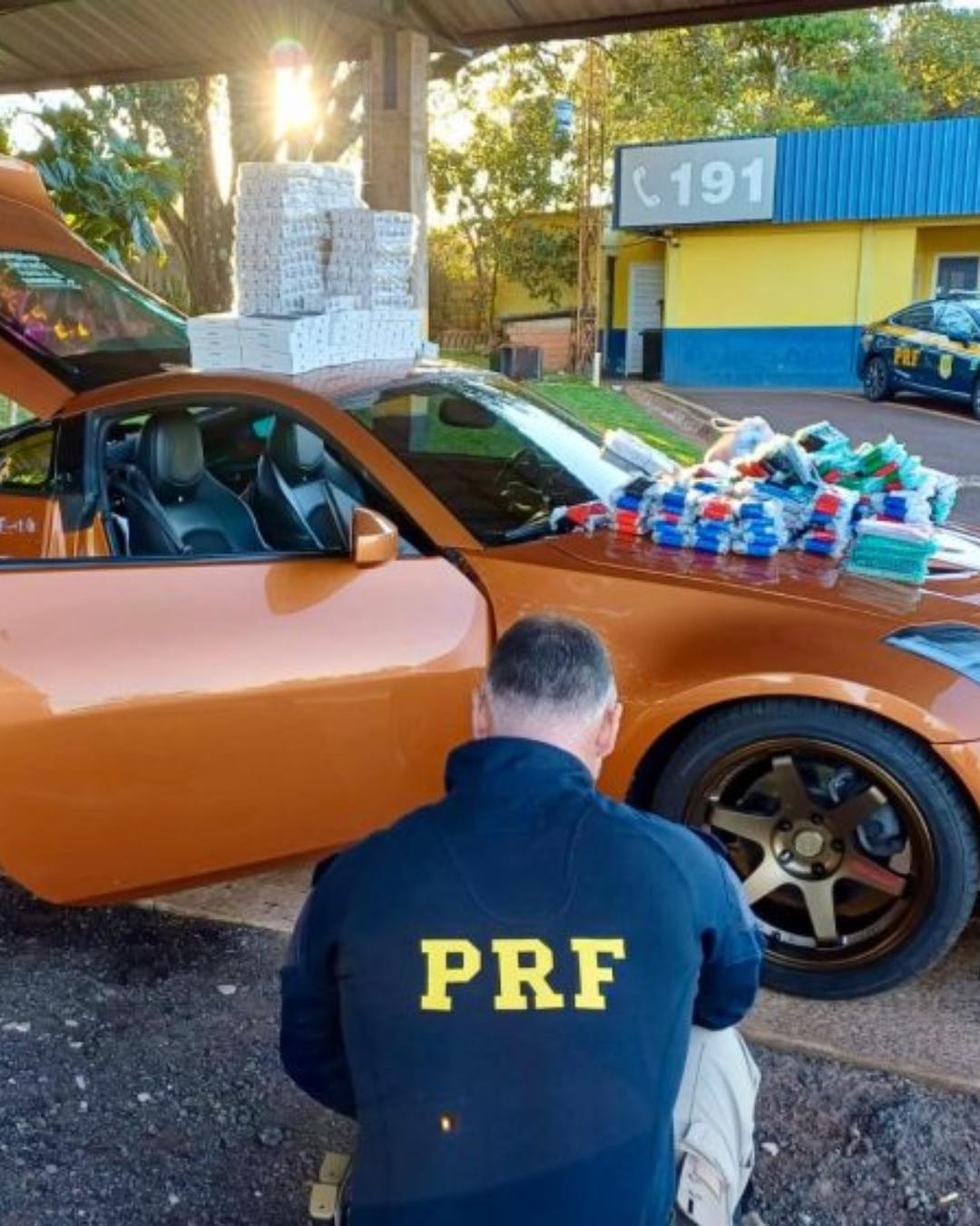 PRF apreende medicamentos emagrecedores e celulares escondidos em carro de luxo na BR-277