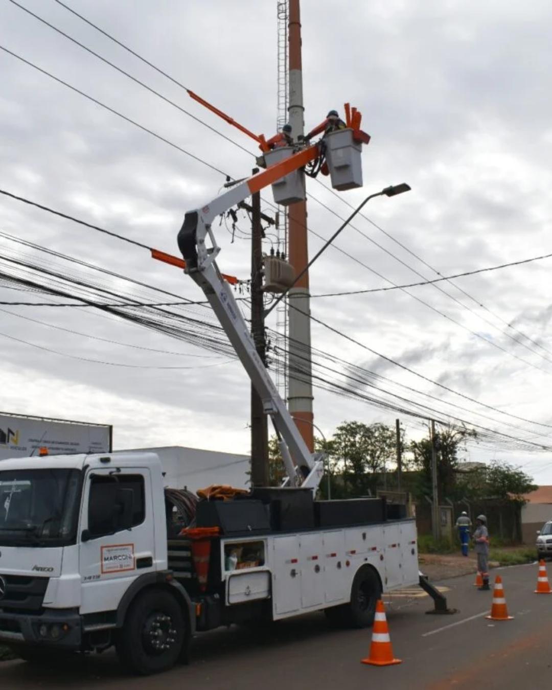 Temporal no Paraná deixa mais de 108 mil casas sem energia; problemas persistem em várias regiões