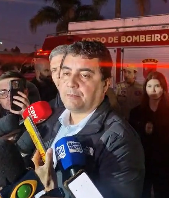No dia da explosão, o diretor industrial da Enaex, Daniel Oliveira, concedeu entrevista coletiva em frente à fábrica e respondeu aos questionamentos de jornalistas de diferentes meios de comunicação