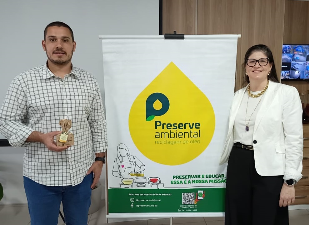 Rodrigo Almeida e Juçara Ribeiro, fundadores da Preserve Ambiental, celebram a nova fábrica, fruto de 13 anos de trabalho e crescimento da empresa