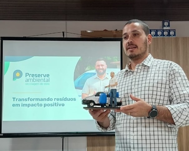 Rodrigo Almeida relembrou o início da Preserve com o primeiro veículo da empresa, representado em miniatura