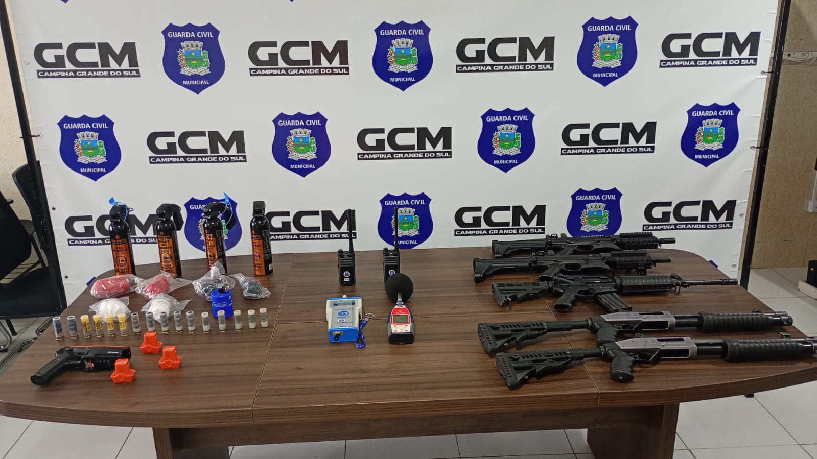 Estrutura operacional da GCM reúne armamentos, rádios e equipamentos utilizados nas ações dos agentes