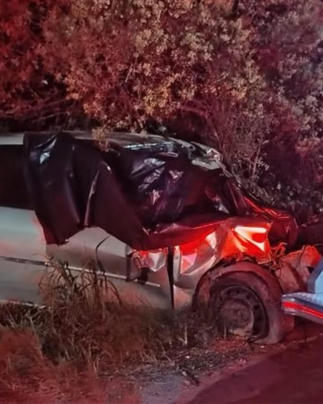 Homem morre após carro ser atingido por caminhão na contramão em São José dos Pinhais