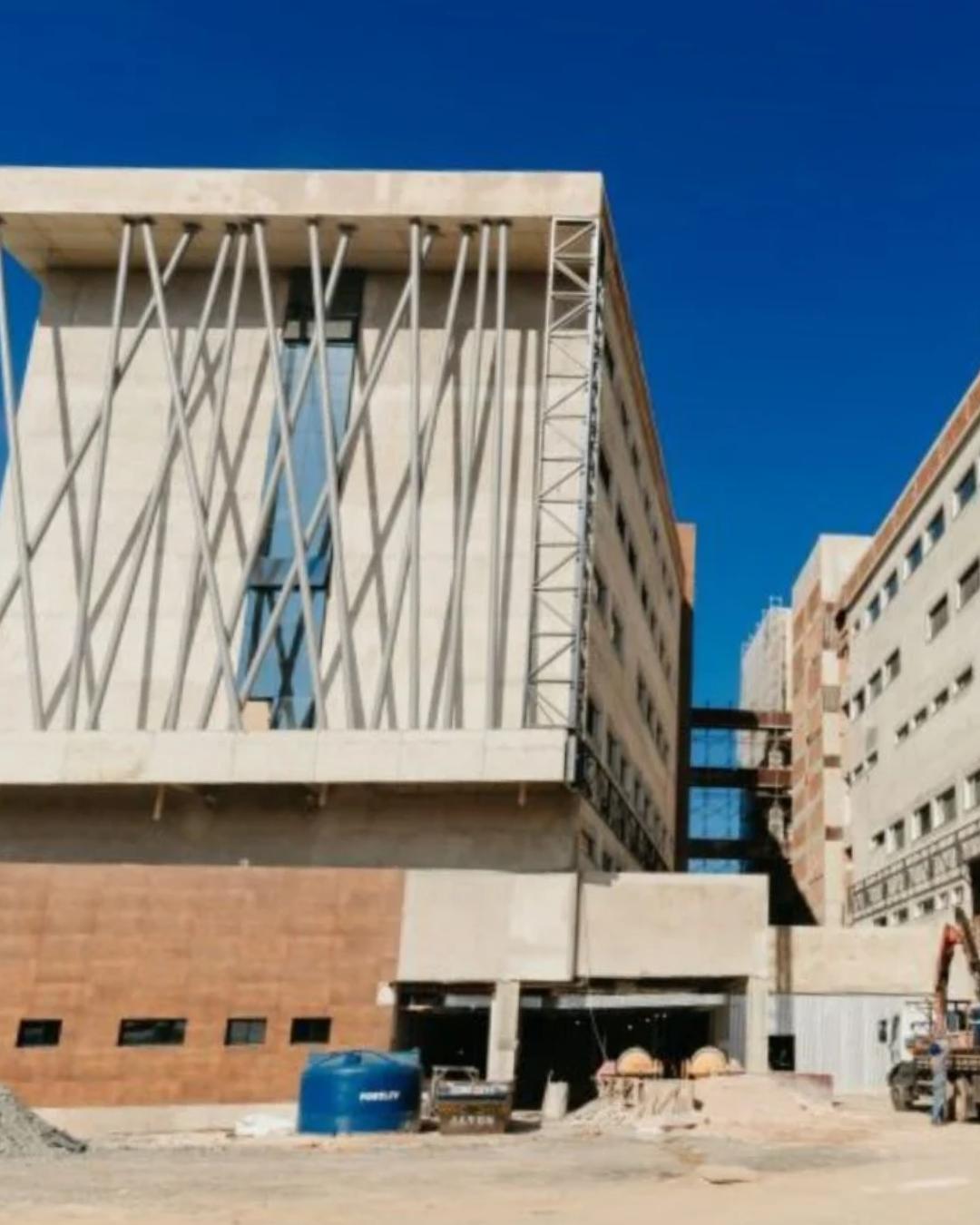Hospital e Maternidade Municipal de São José dos Pinhais conclui estrutura principal e avança 50% nas obras