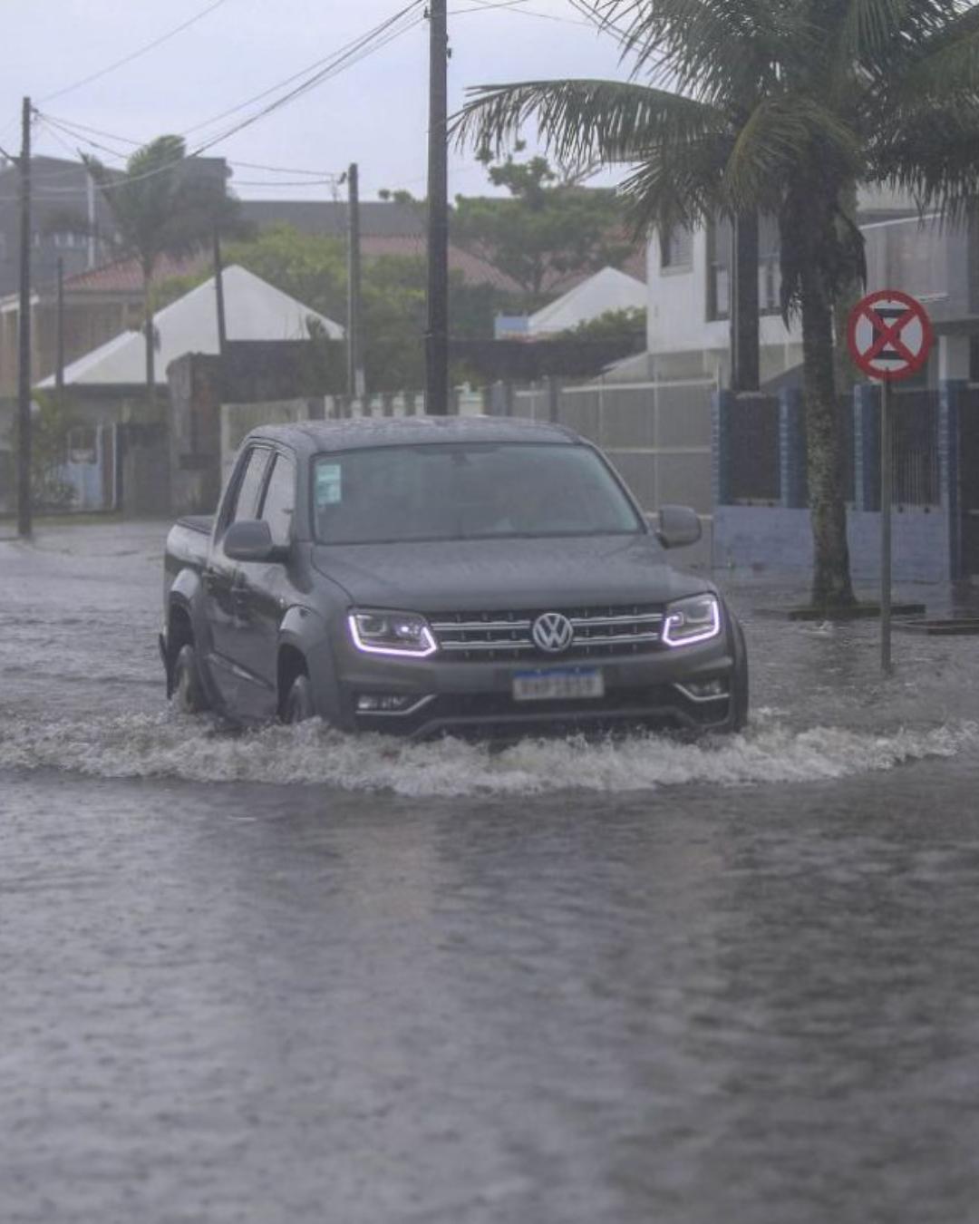 Inmet emite alerta de tempestade com ventos fortes e granizo para todo o Paraná neste sábado