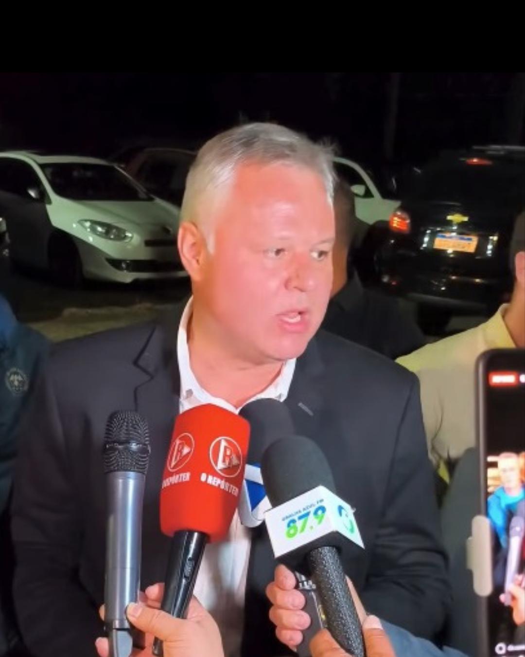 "Não podemos deixar o Paraná nas mãos de quem não conhece o nosso Estado", diz prefeito de Araucária