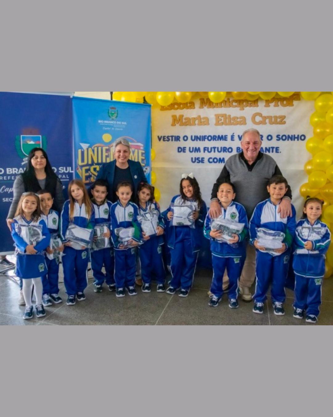Novos uniformes começam a ser entregues nas escolas de Rio Branco do Sul