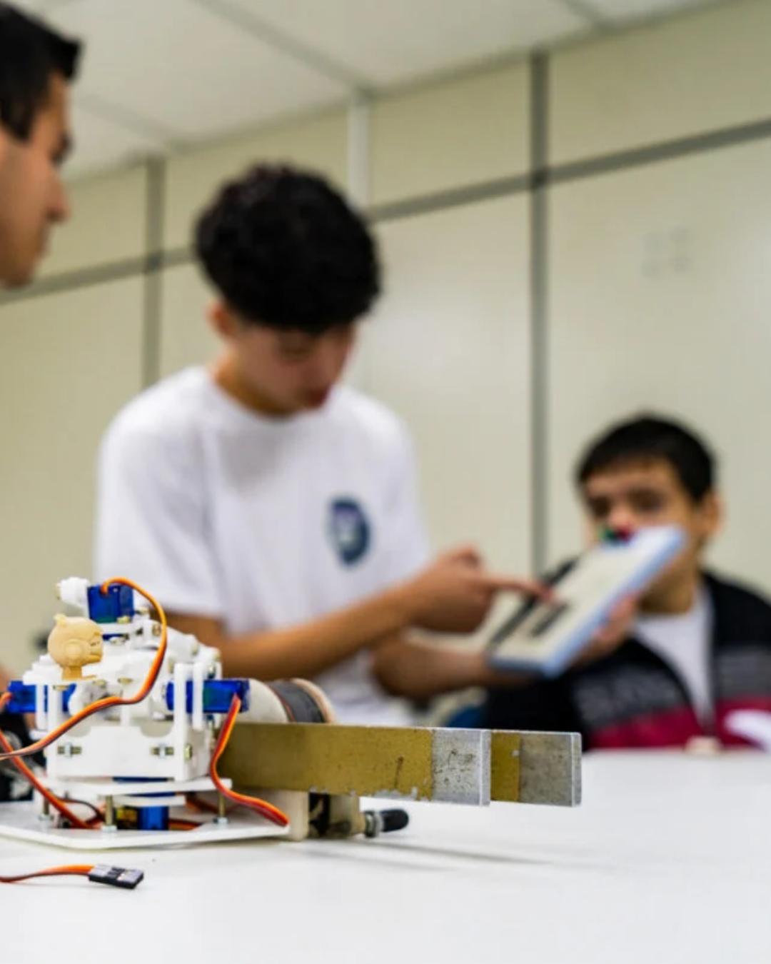 Paraná lidera inserção de jovens no mercado de trabalho entre estados do Sul