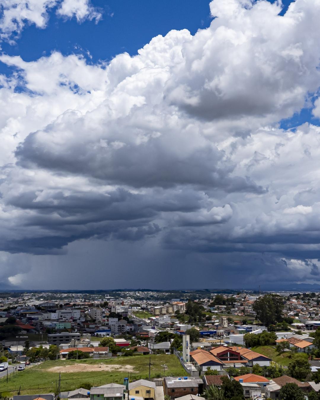 Paraná terá segunda-feira fria e previsão de instabilidade atmosférica na terça-feira