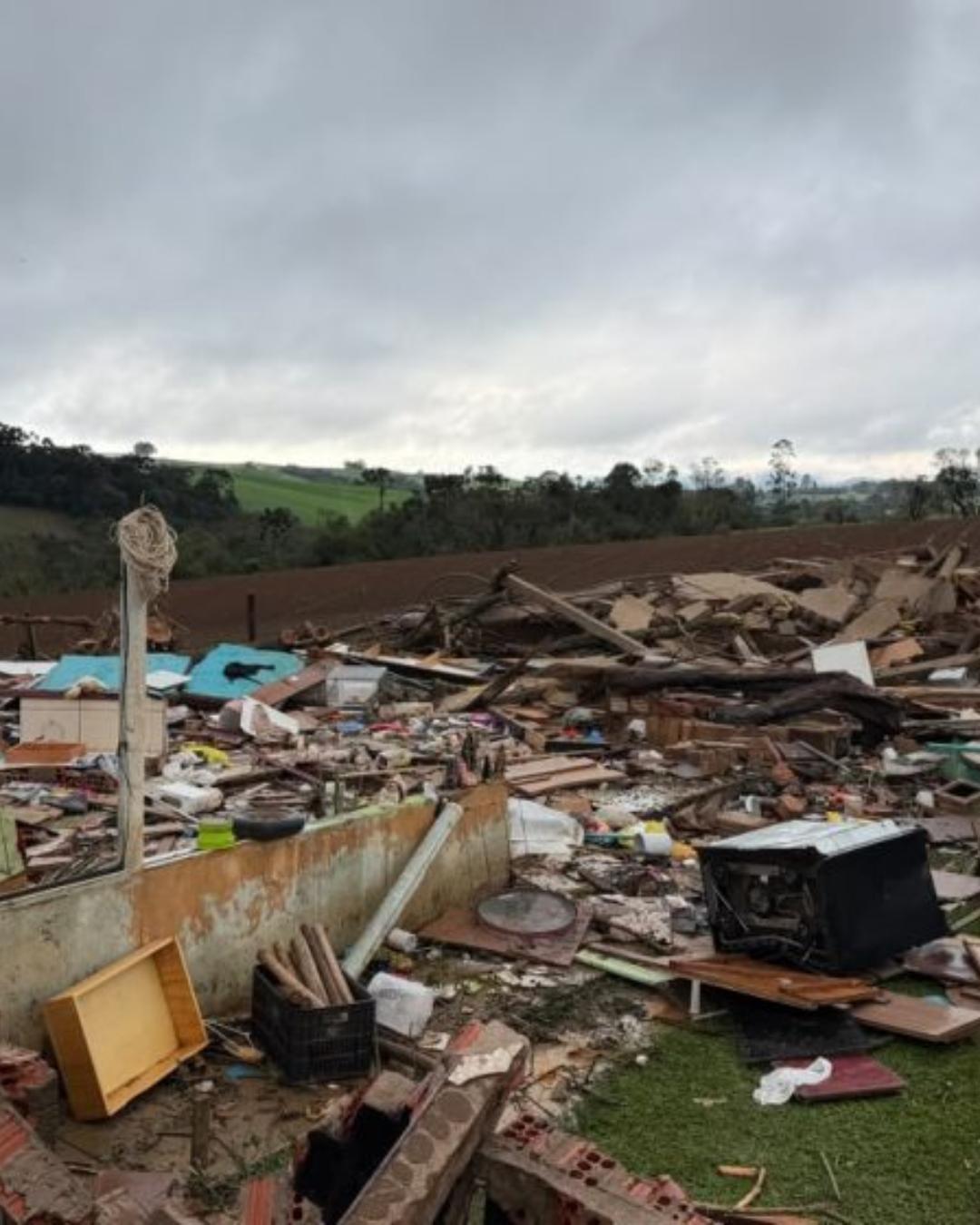 Piraí do Sul decreta situação de emergência após tornado atingir o município