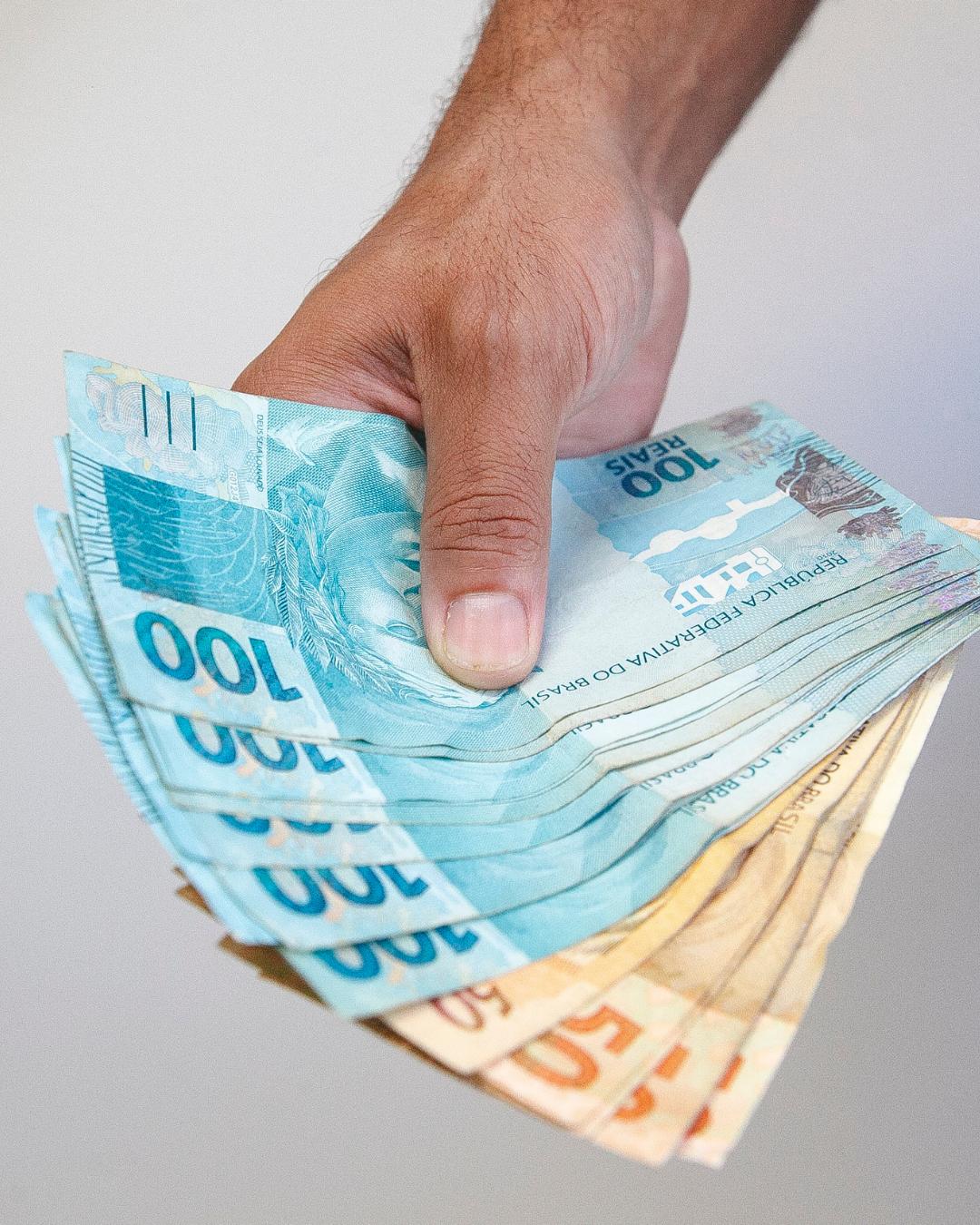Último lote do abono salarial já está sendo pago a nascidos em novembro e dezembro
