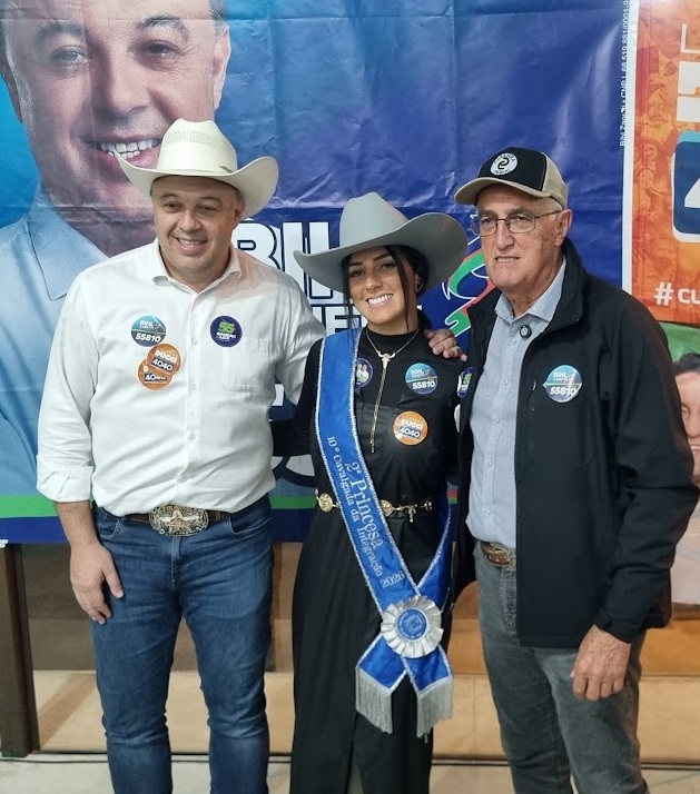 Bihl Zanetti, Luiz Assunção e Sayuri Robaert, 2ª Princesa da 10ª Cavalgada da Integração de Campina Grande do Sul, no encontro que valorizou a tradição local