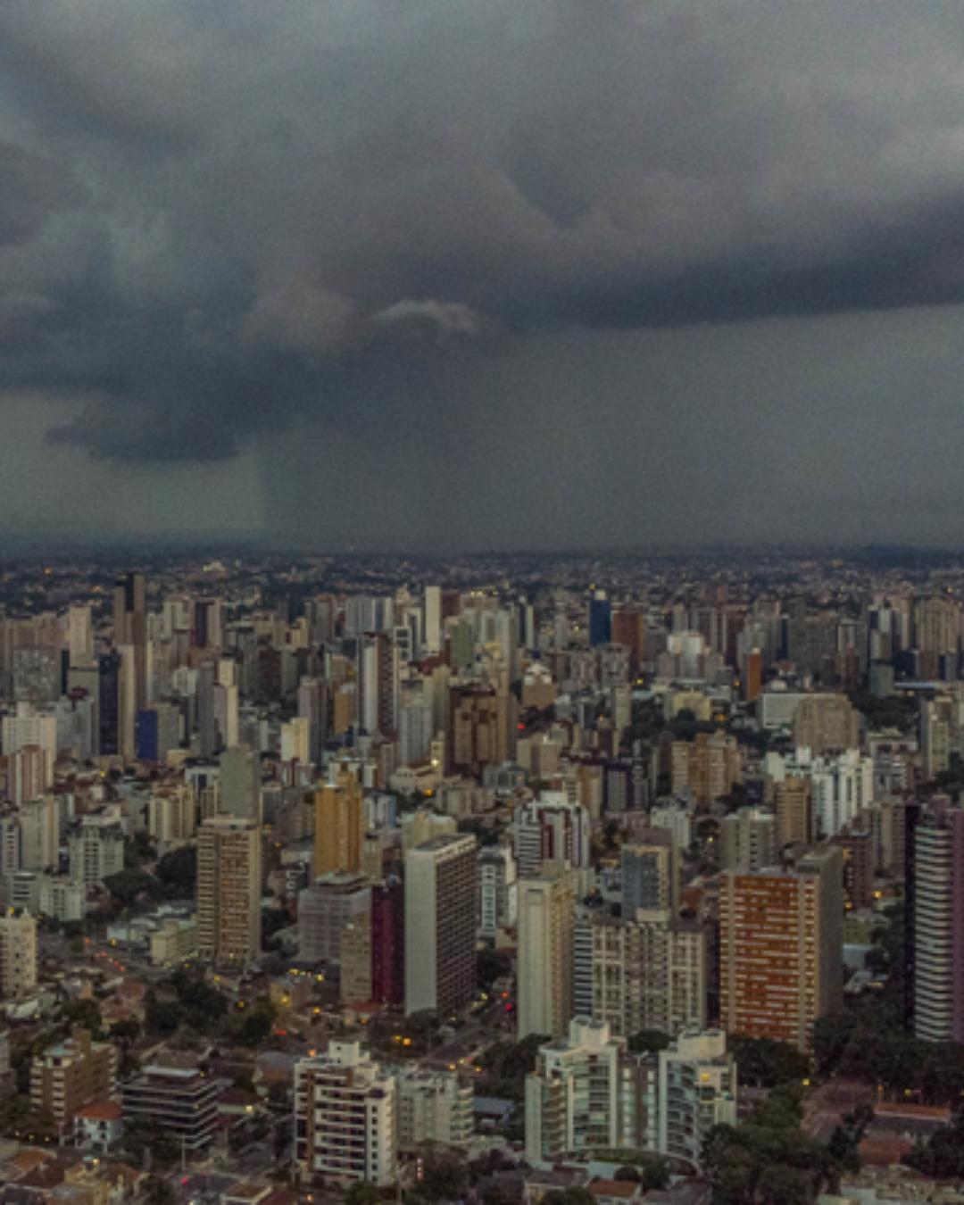 Chuva intensa atinge todas as regiões do Paraná com alerta de tempestades, diz Inmet
