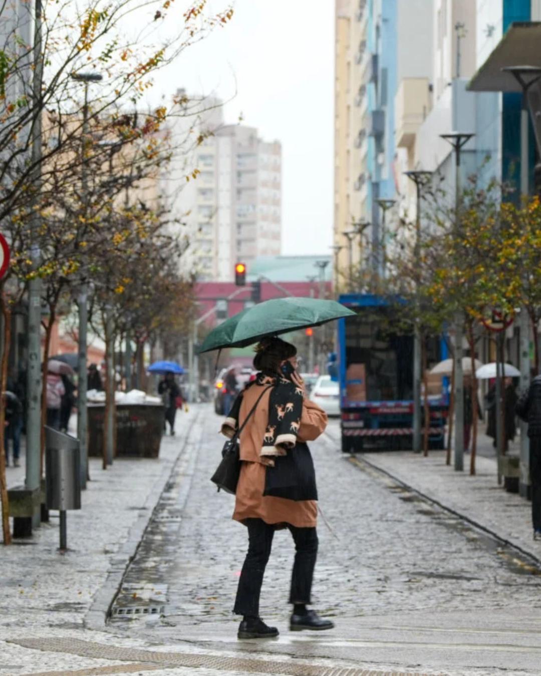 Curitiba terá semana de frio com chuvas isoladas e mínimas de até 9°C