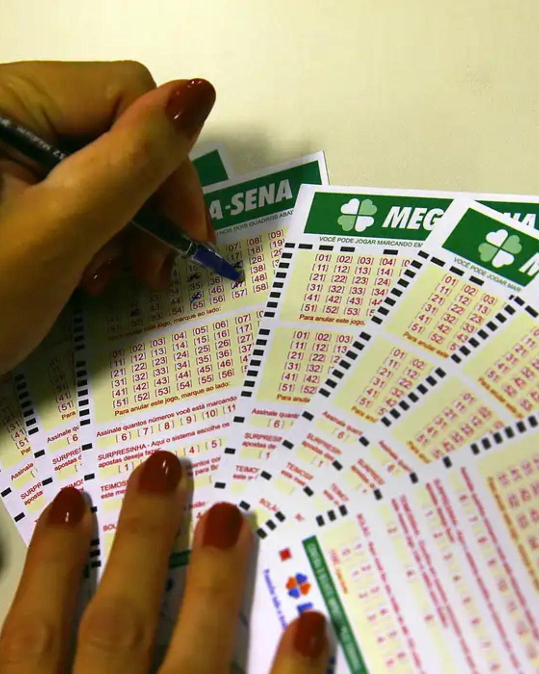 Mega-Sena acumula e prêmio vai a R$ 38 milhões; Maringá e Paranaguá têm vencedores na quina