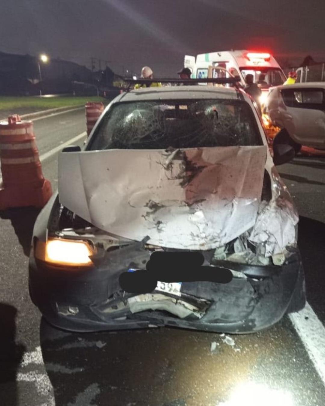 Motorista embriagado e com CNH cassada provoca acidente envolvendo três veículos na BR-277