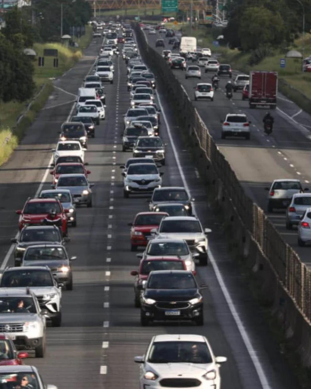 Restrições para veículos de carga começam nesta sexta-feira nas rodovias do Paraná