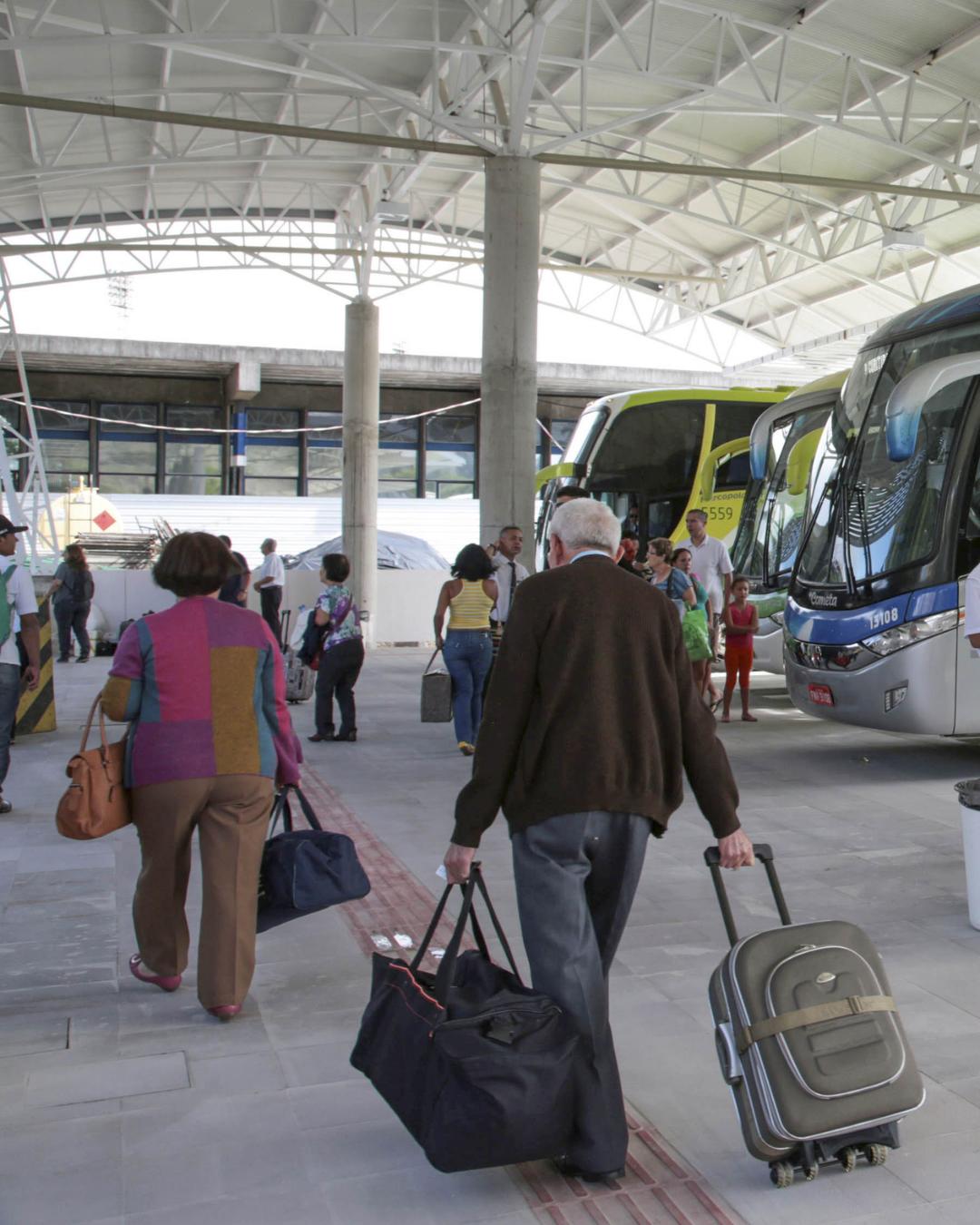 Super feriado em Curitiba aumenta movimento na Rodoviária e altera serviços públicos