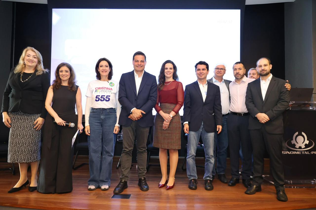 Sandro Alex, ao lado dos candidatos ao Senado Cristina Graeml e Alexandre Curi e de representantes da diretoria do SINDIMETAL/PR