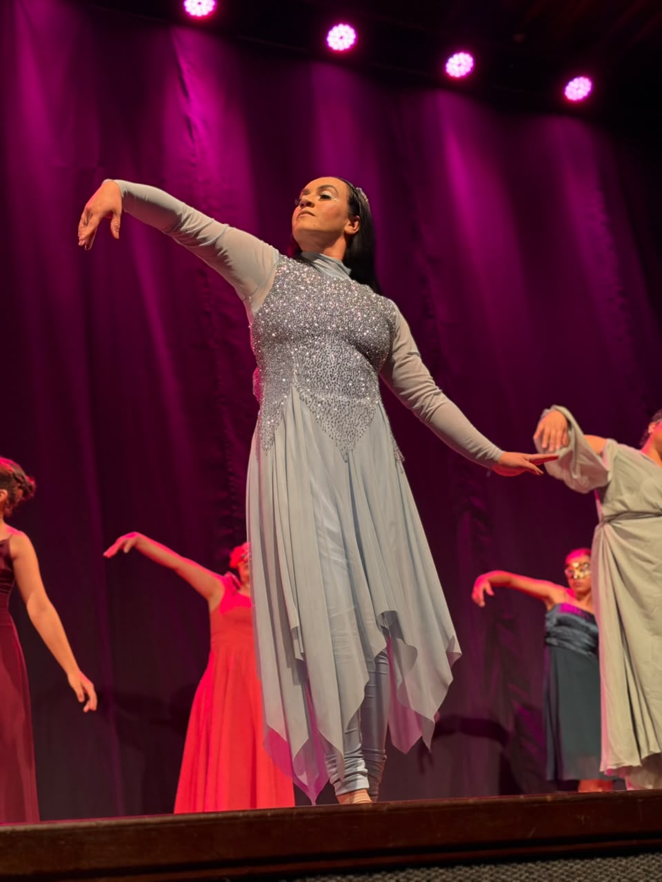 Dança transforma palco do Jardim Paulista em cenário de magia
