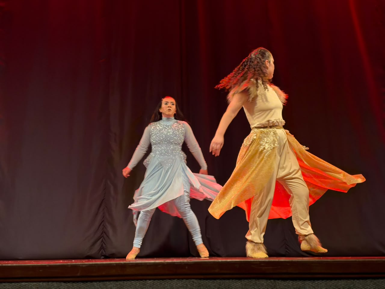 Dança transforma palco do Jardim Paulista em cenário de magia