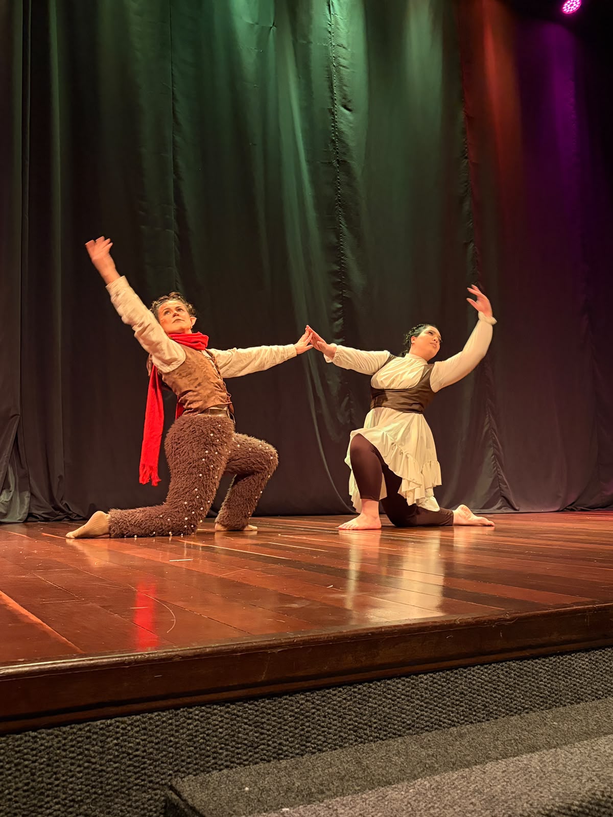 Dança transforma palco do Jardim Paulista em cenário de magia