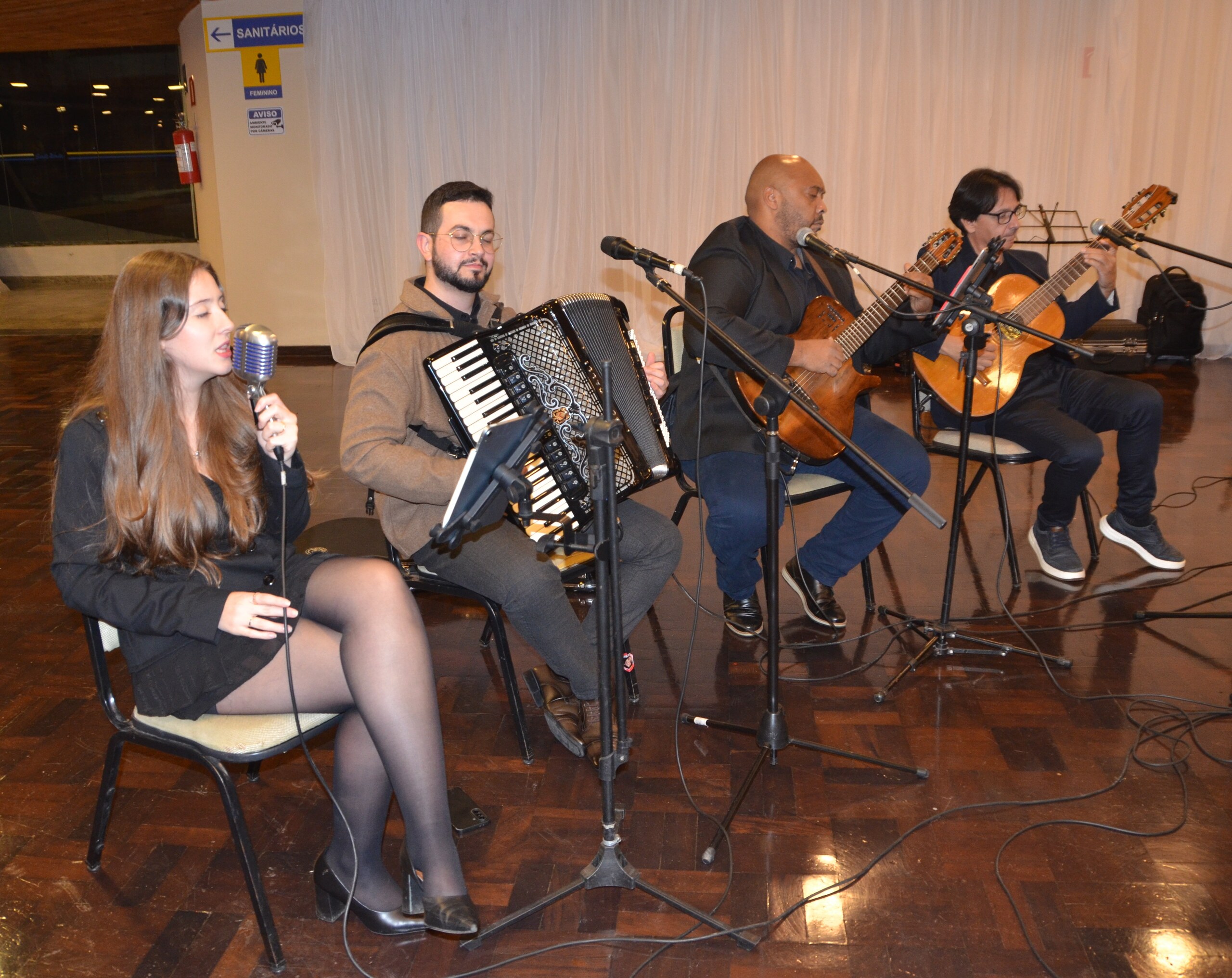 Giuliana Zanchettin de Lima, Francisco Alexandre José de Souza e os demais músicos foram responsáveis pela apresentação musical da noite