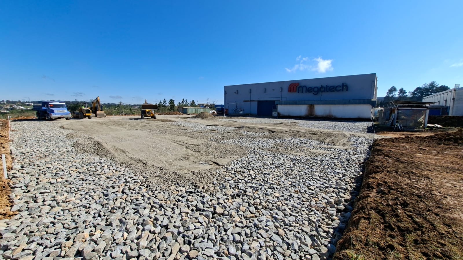 Terreno onde a Megatech vai ampliar sua estrutura, com cerca de 1,1 mil m² de novas áreas e outros 2,3 mil m² para movimentação e embalagem