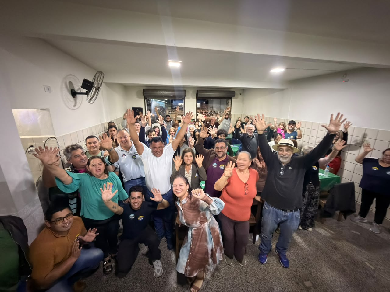 Primeira reunião em Pinhais, no bairro Emiliano Perneta, contou com a presença do vereador Amarildo Bandeira e de moradores