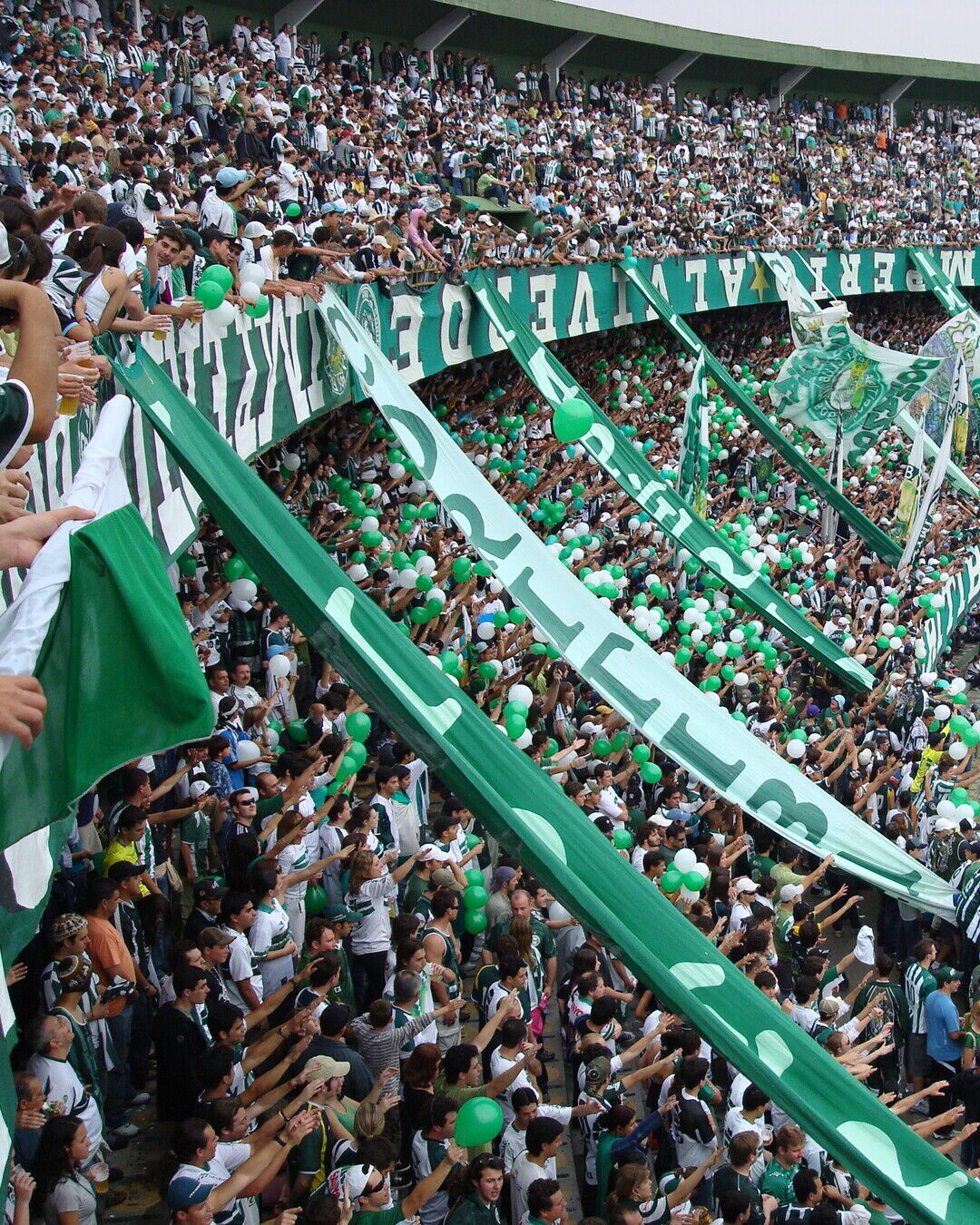 Coritiba enfrenta o Vitória neste sábado (31) pela 33ª rodada do Brasileirão