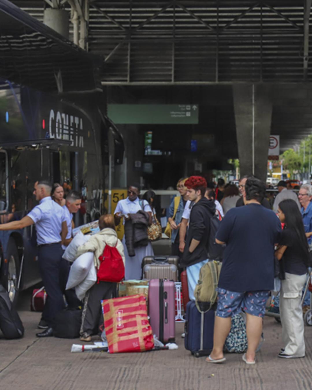 Feriado de Aparecida deve levar 21 mil passageiros à Rodoferroviária de Curitiba