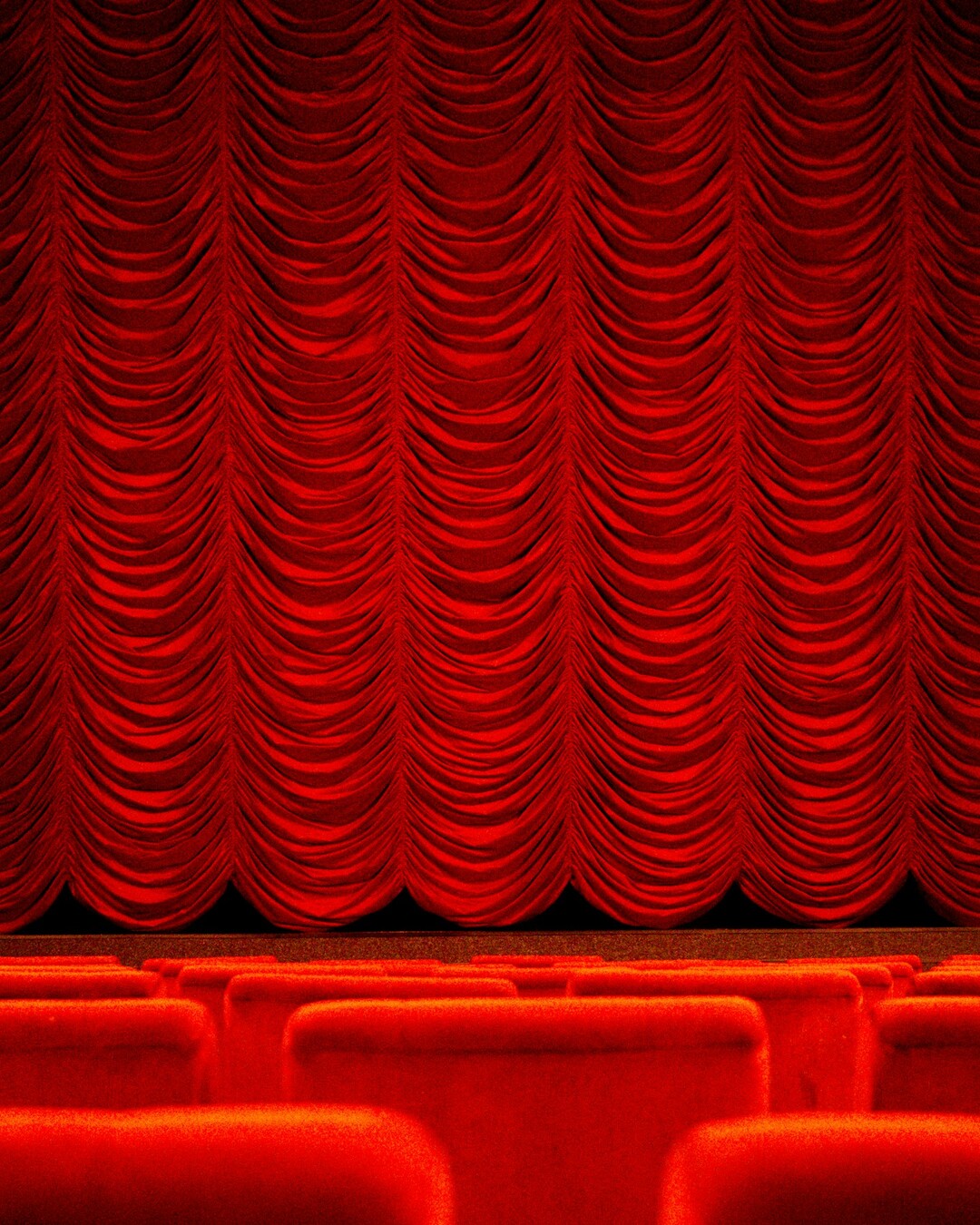 Fim de semana em Curitiba: Medeias gratuita e shows no Teatro Guaíra